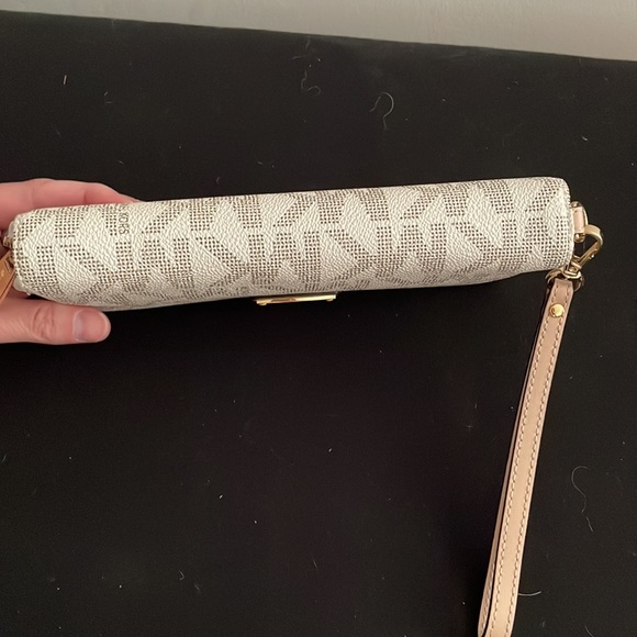 Michael Kors continental wallet - Picture 6 of 9